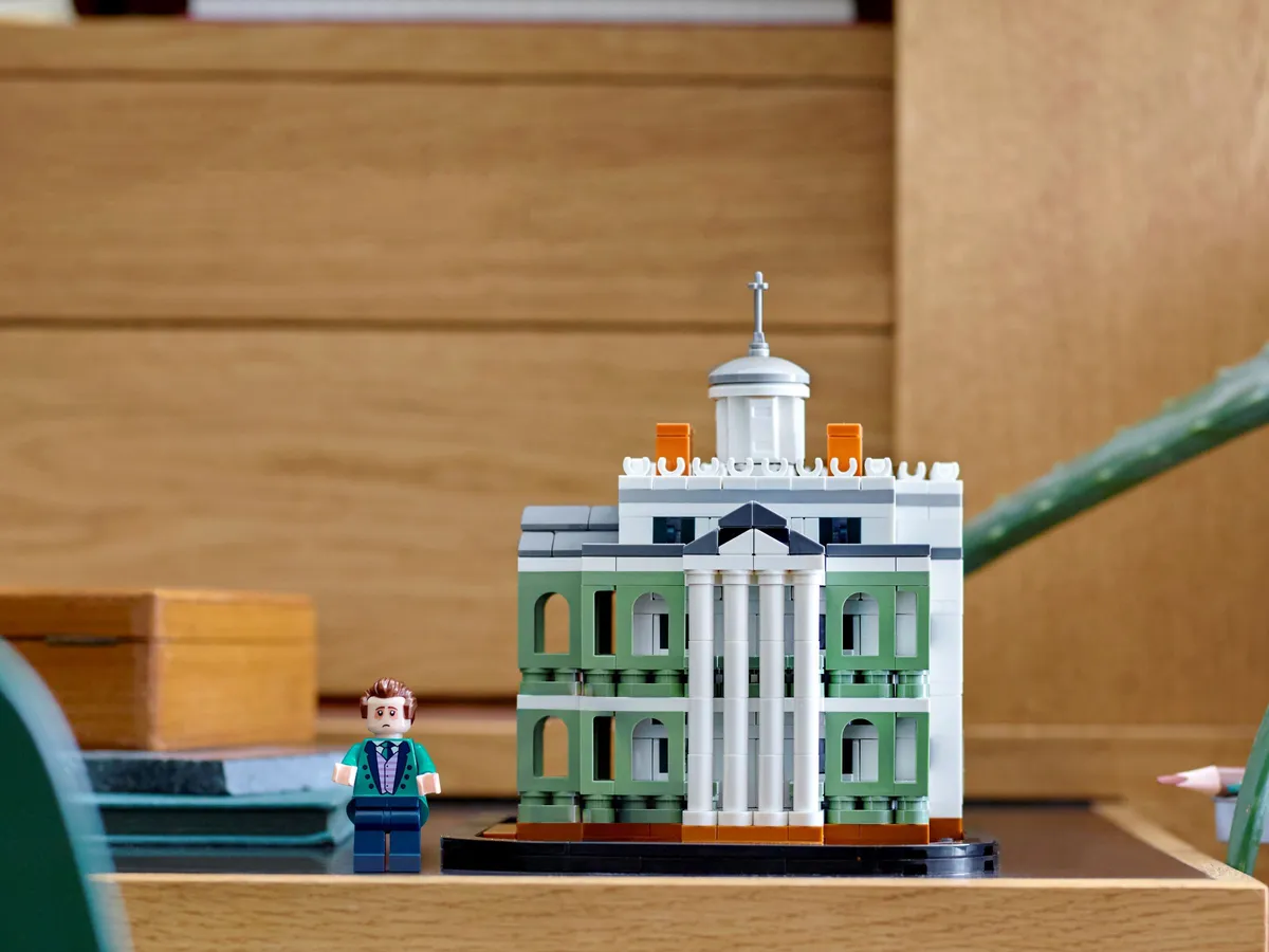 LEGO Mini Disney The Haunted Mansion (40521) - image 3
