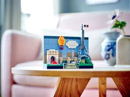 LEGO Paris Postcard (40568) - image 3