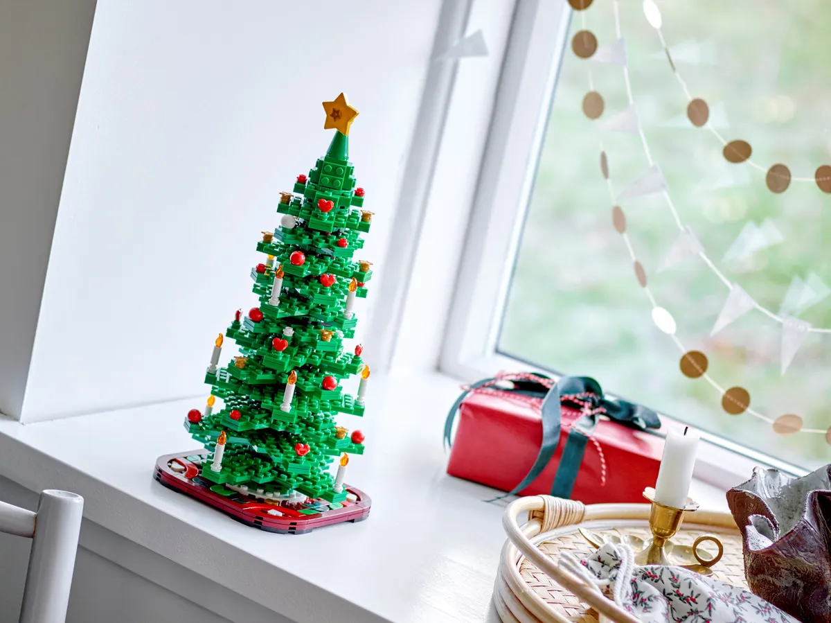 LEGO Christmas Tree (40573) - image 4