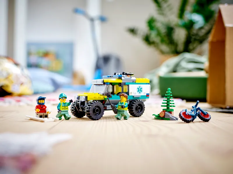 4x4 Off-Road Ambulance Rescue från LEGO – produktbild 4 av 5