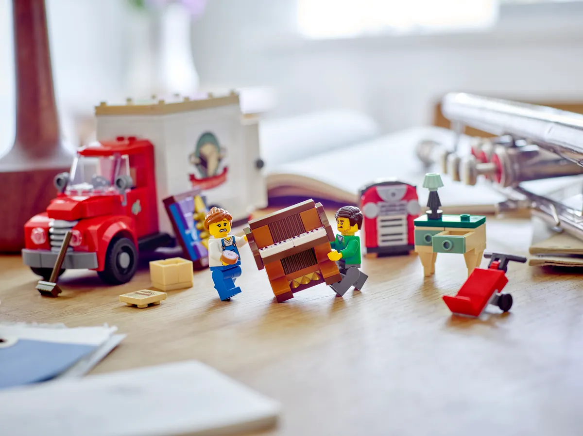 LEGO Moving Truck (40586) - image 4