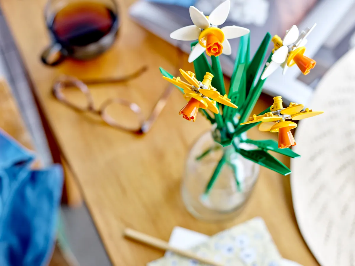 LEGO Daffodils (40646) - image 4