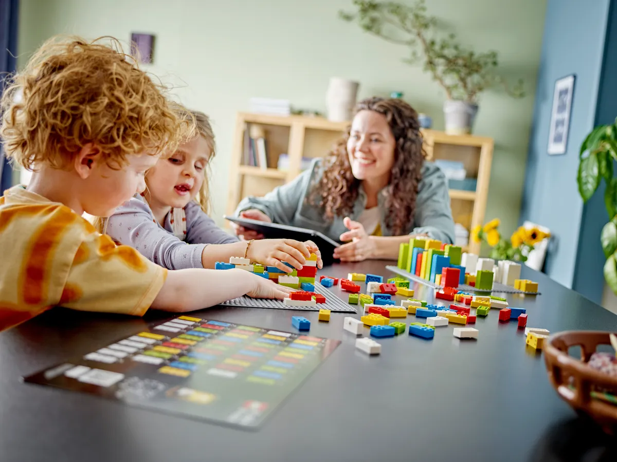 LEGO Play with Braille – English Alphabet (40656) - Bild 2