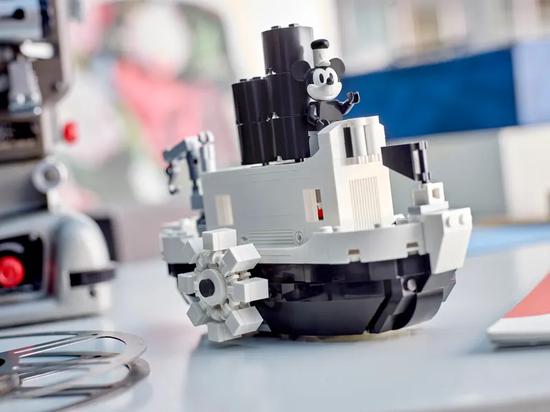 Mini Steamboat Willie von LEGO – Produktfoto 5 von 6