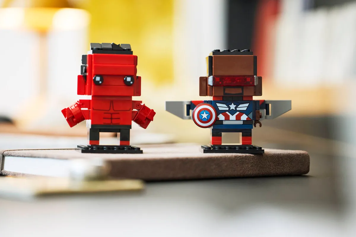 LEGO Captain America & Red Hulk Figures (40668) - Bild 4