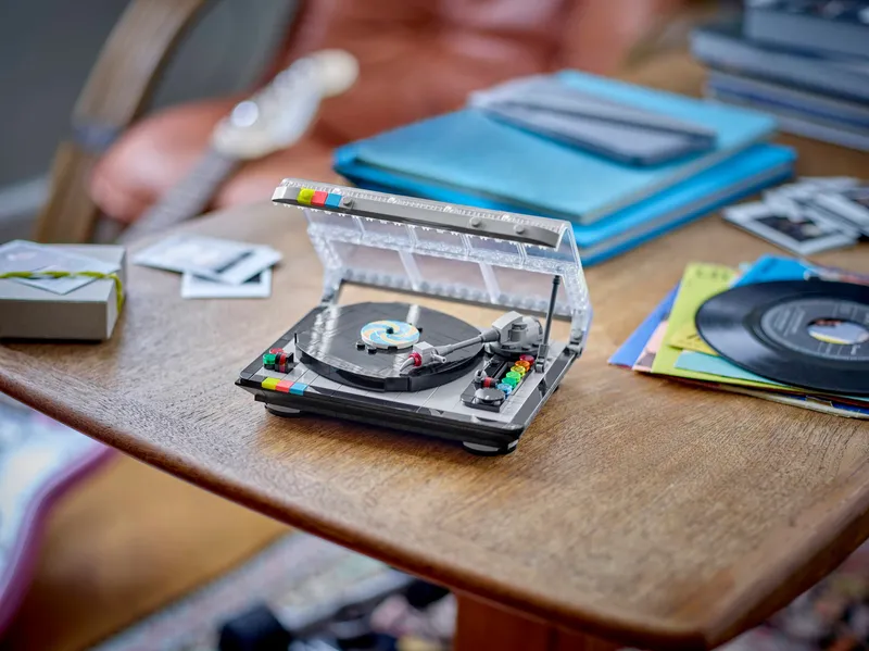 Retro Record Player by LEGO – product photo 4 of 5