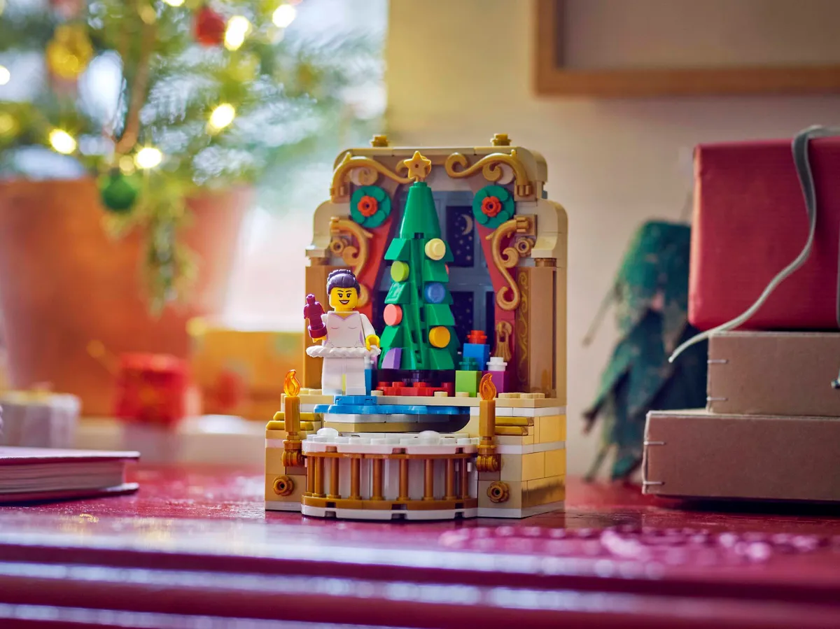 LEGO Ballerina & Nutcracker Scene (40701) - image 3