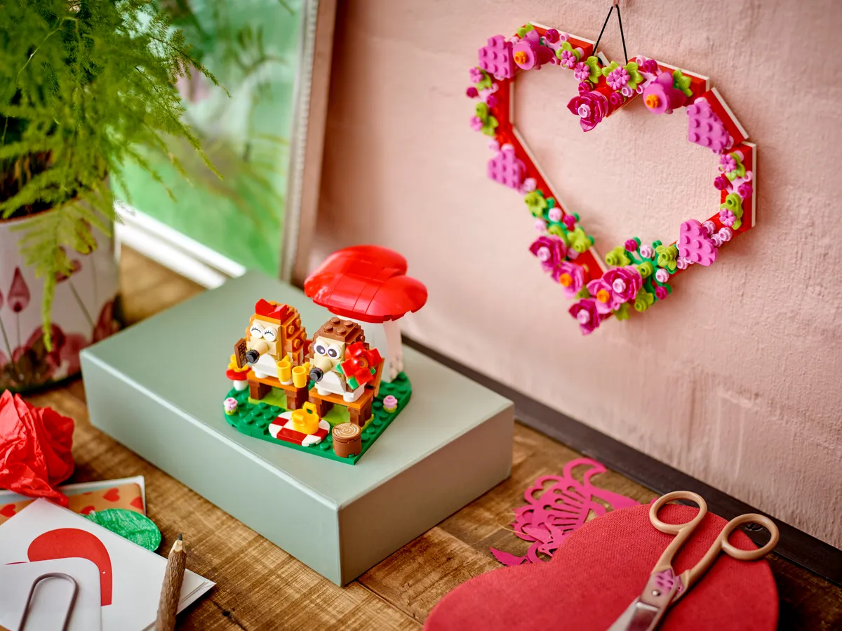 LEGO Hedgehog Picnic Date (40711) - image 5