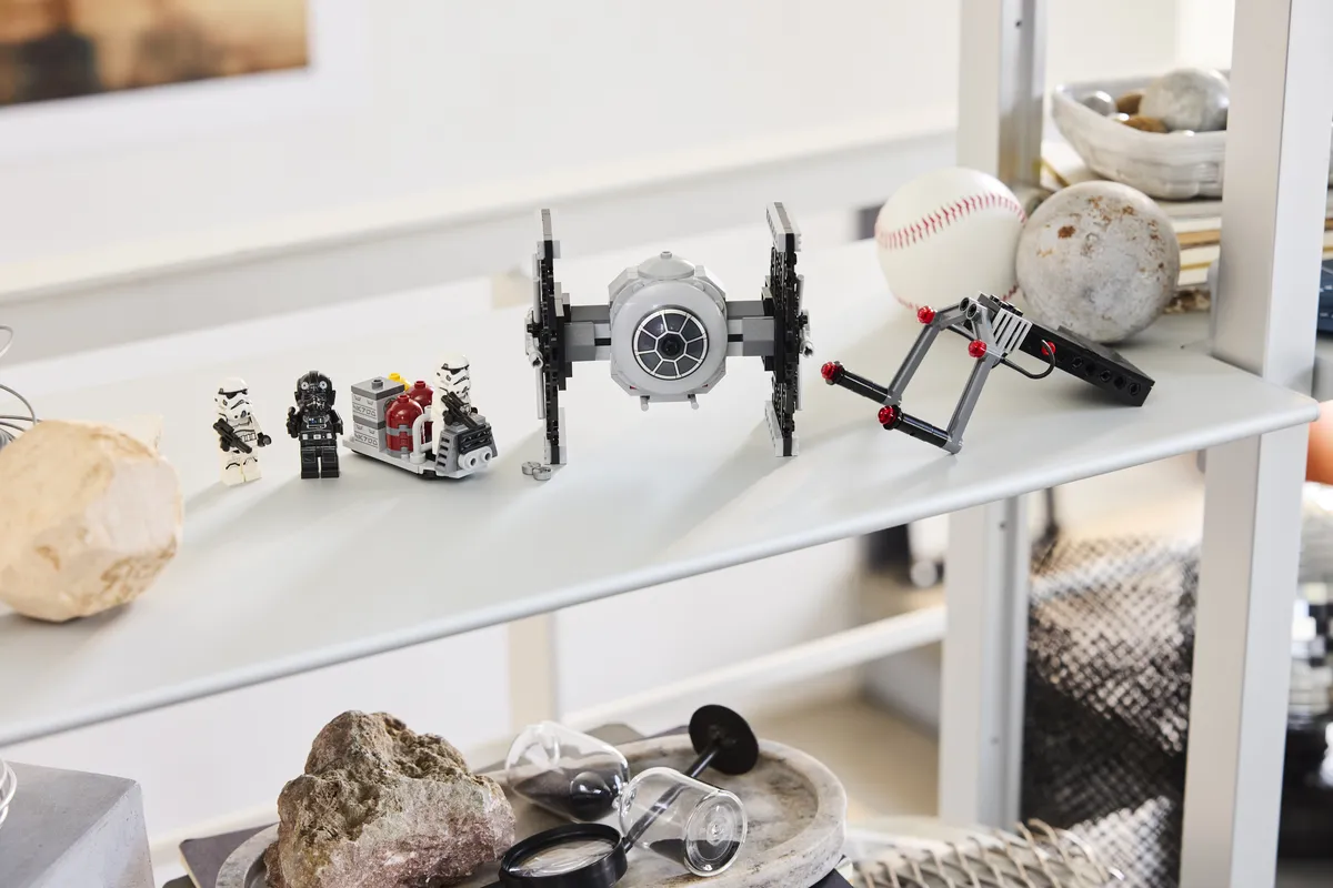 LEGO TIE Fighter™ with Imperial Hangar Rack (40771) - Bild 3