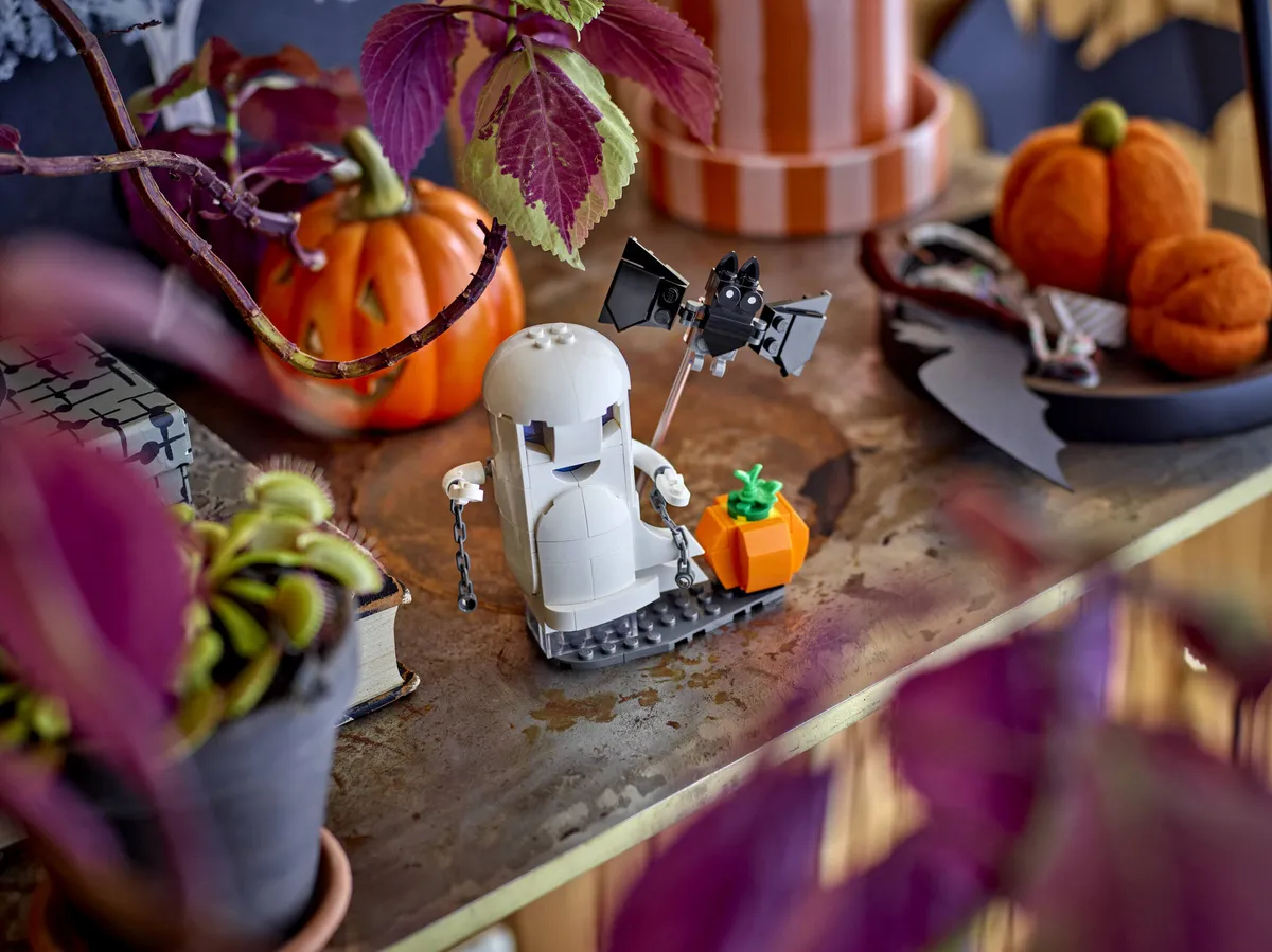 LEGO Celebration Series: Luminous Ghost (40772) - Bild 2