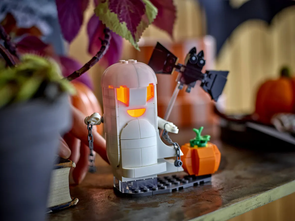 LEGO Celebration Series: Luminous Ghost (40772) - Bild 3