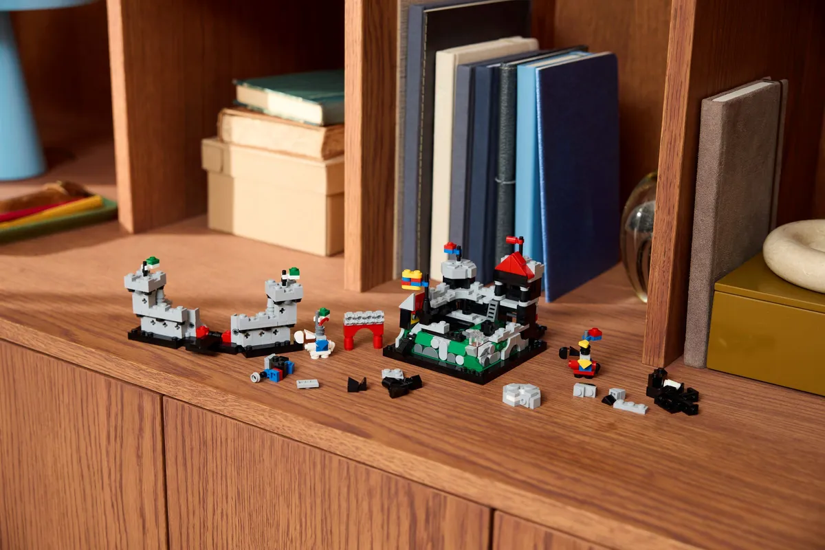 LEGO Mini Knight's Castle (40775) - image 4