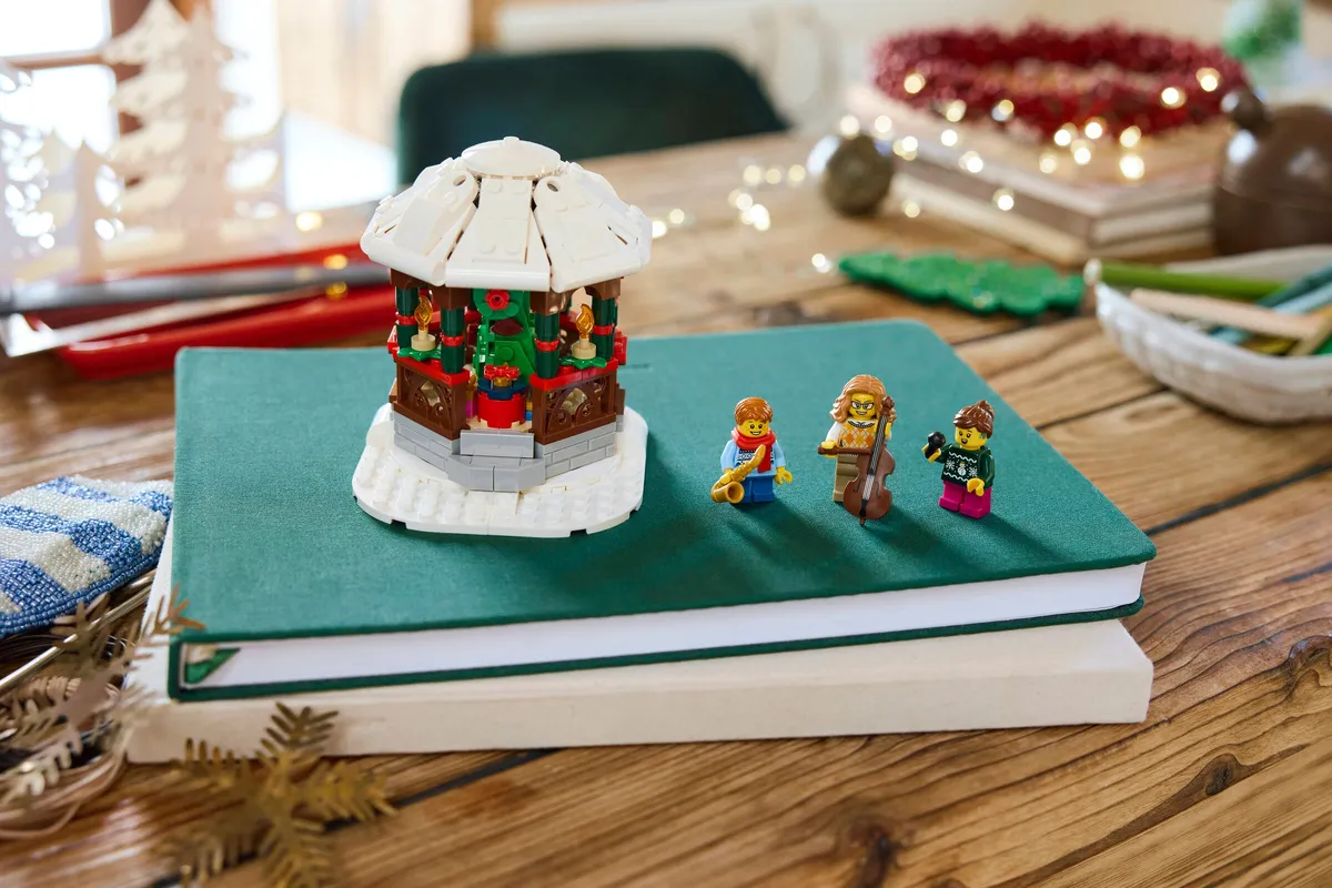 LEGO Winter Gazebo (40778) - image 2