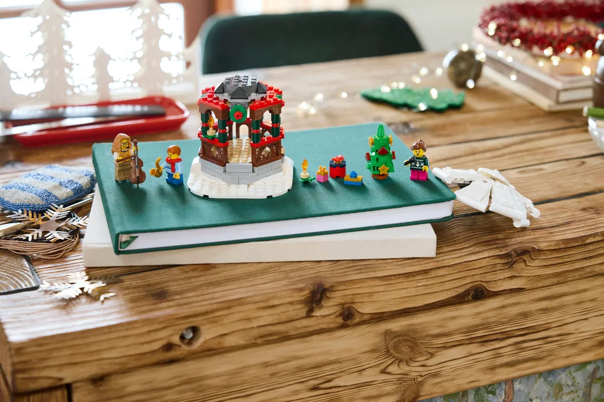 LEGO Winter Gazebo (40778) - image 3