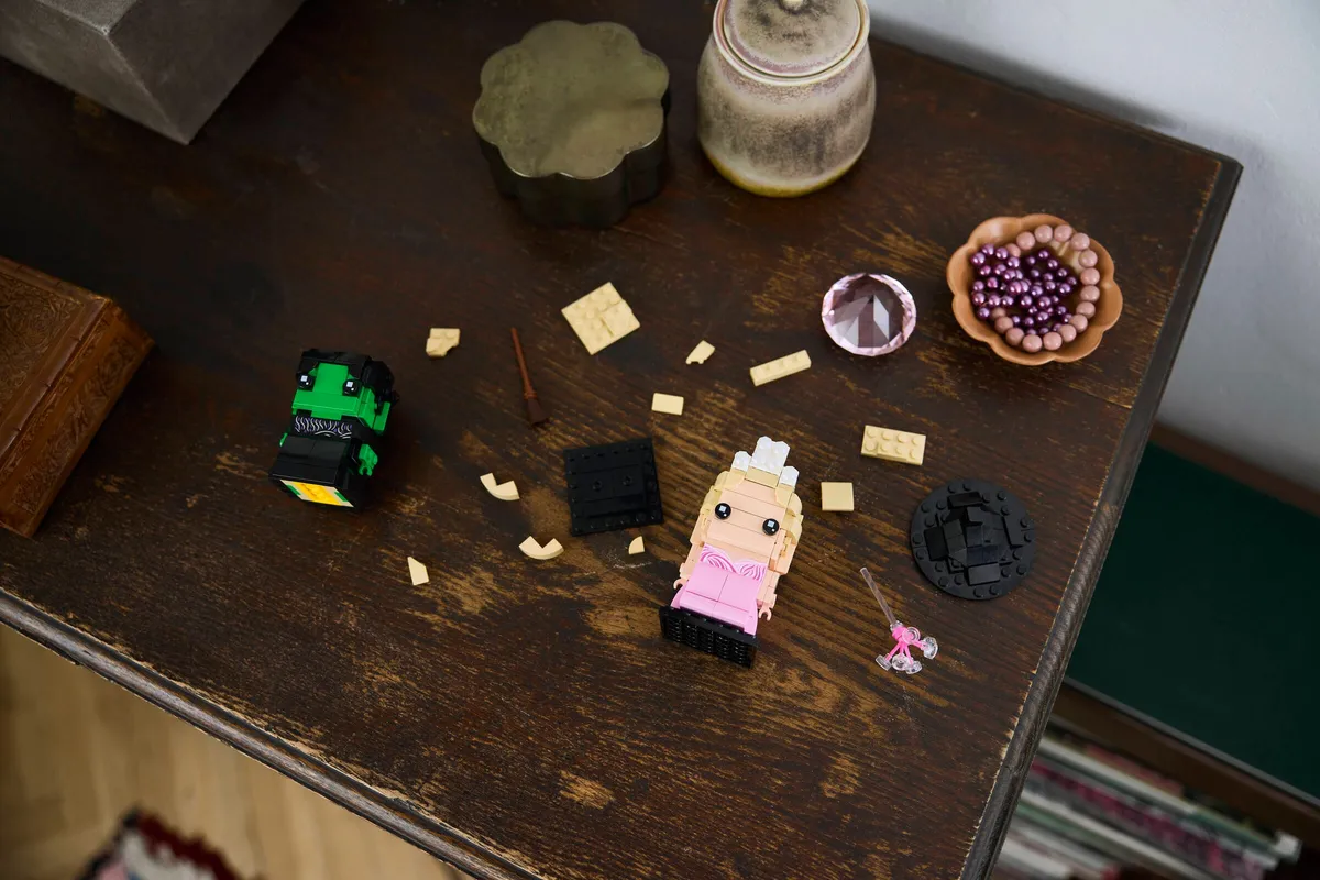 LEGO Elphaba & Glinda Figures (40794) - Bild 6
