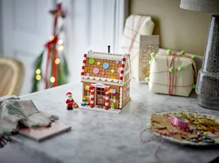 Festive Gingerbread House by LEGO – product photo 9 of 10