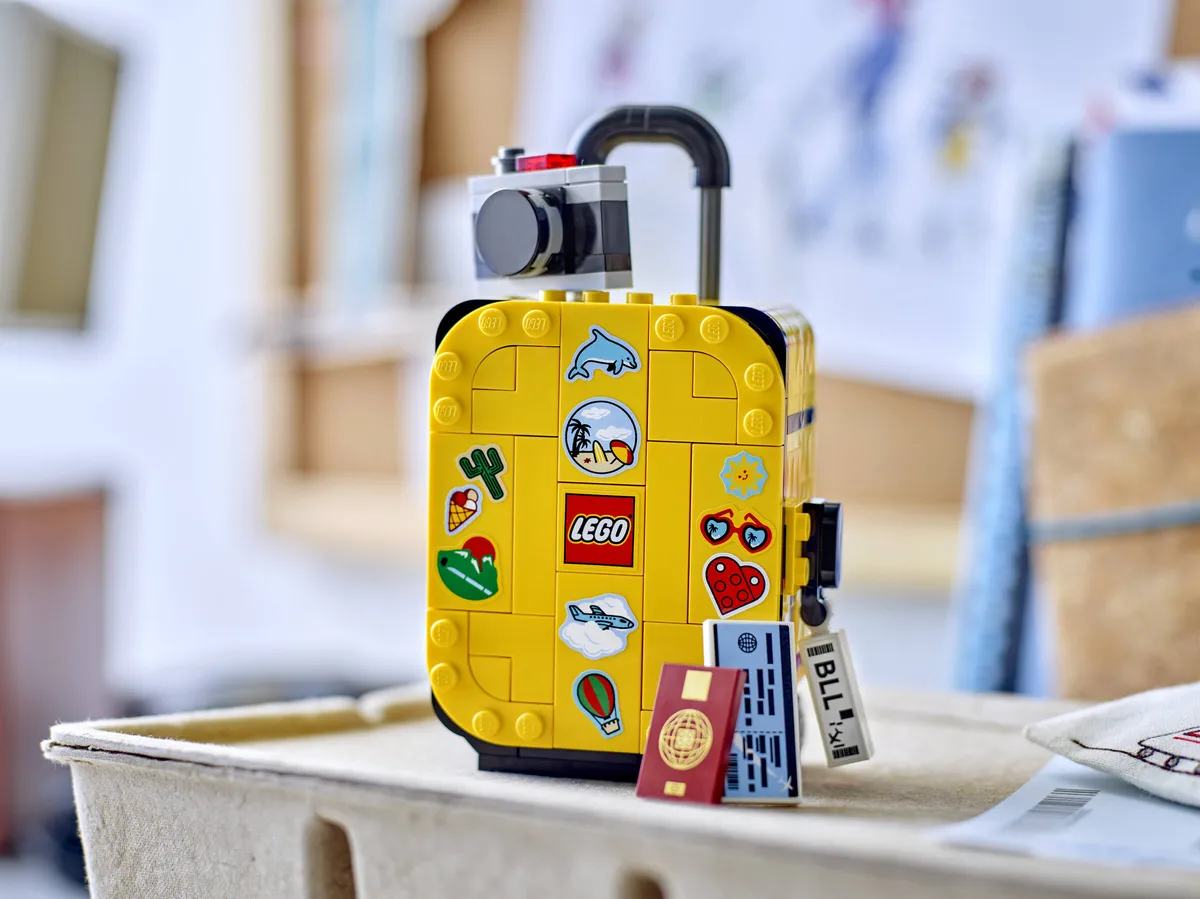 LEGO Yellow Travel Suitcase (40817) - Bild 5