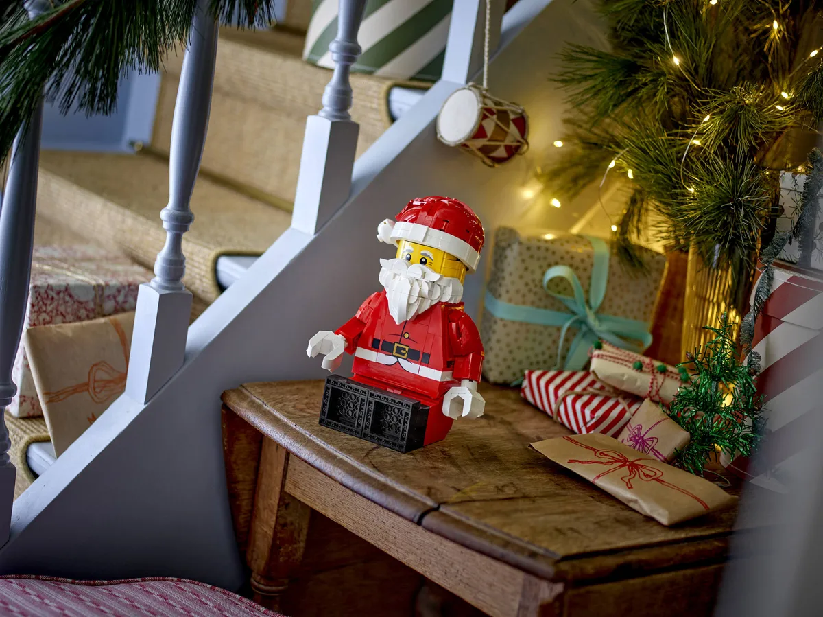 LEGO Up-Scaled Santa Minifigure (40820) - Bild 3