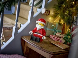 LEGO Up-Scaled Santa Minifigure (40820) - image 3