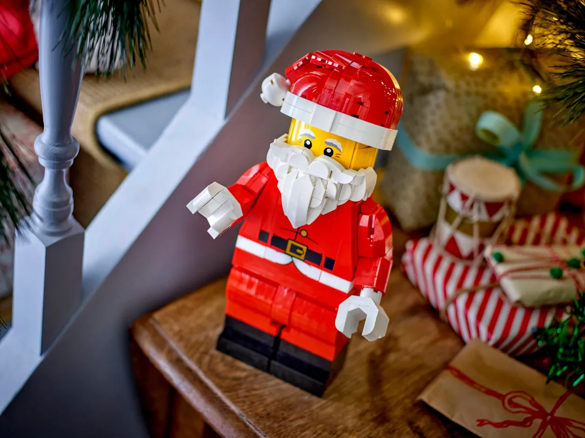 LEGO Up-Scaled Santa Minifigure (40820) - Bild 4