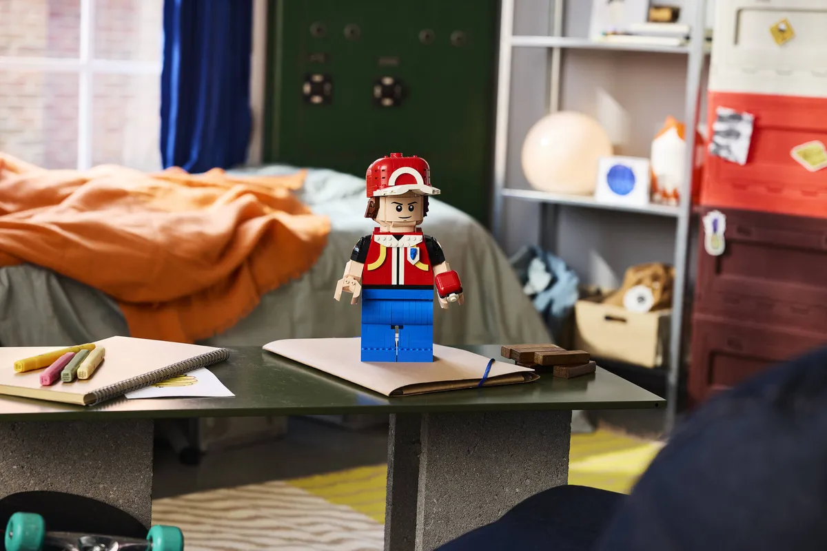 LEGO Up-Scaled Red Minifigure (40868) - Bild 9