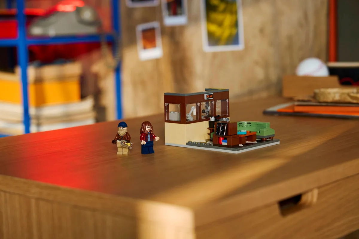 LEGO Stranger Things: WSQK Radio Station (40891) - Bild 4