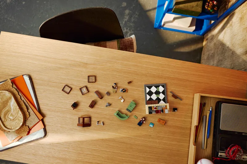 Stranger Things: WSQK Radio Station de LEGO – photo du produit 6 sur 8