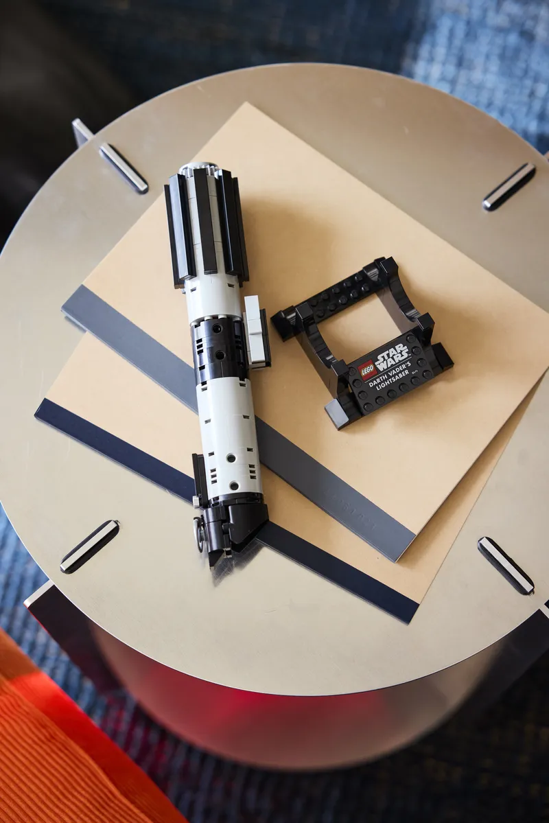 Darth Vader's LIGHTSABER™ von LEGO – Produktfoto 5 von 7