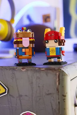 LEGO Beef Boss & Skye Figures (40910) - image 3