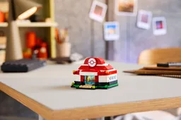 LEGO Mini Pokémon Center (40911) - image 2