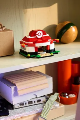 LEGO Mini Pokémon Center (40911) - image 4