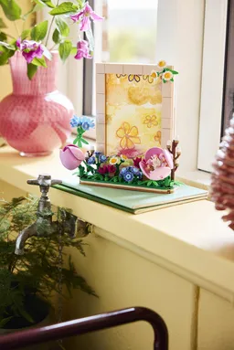 LEGO Floral Picture Frame (40916) - image 3