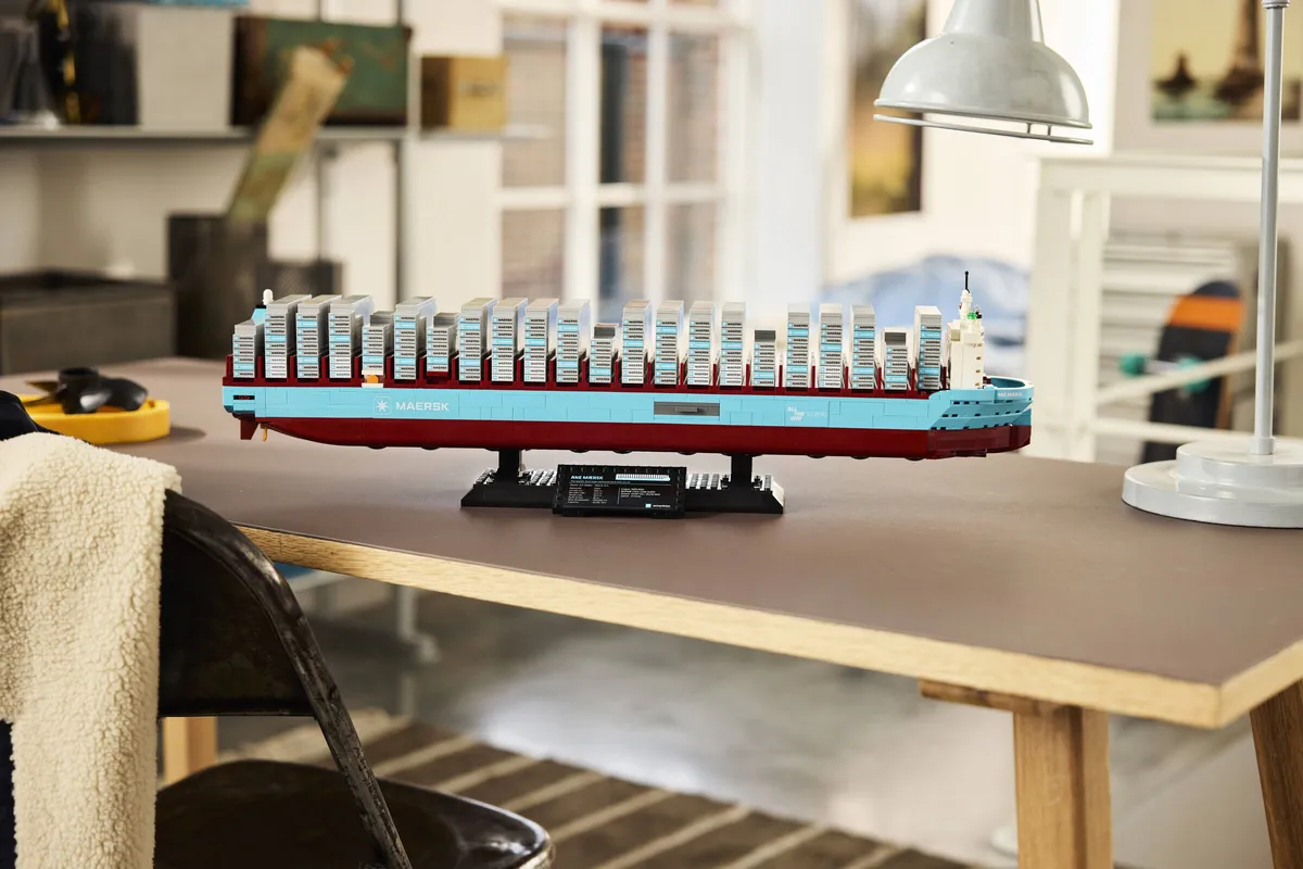 LEGO Maersk Dual-Fuel Container Vessel (40955) - Bild 9
