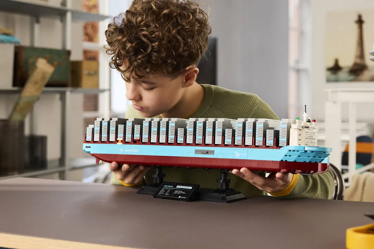 LEGO Maersk Dual-Fuel Container Vessel (40955) - Bild 10