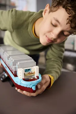 LEGO Maersk Dual-Fuel Container Vessel (40955) - afbeelding 12