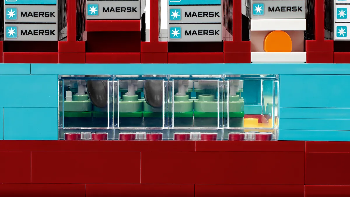 LEGO Maersk Dual-Fuel Container Vessel (40955) - Bild 5
