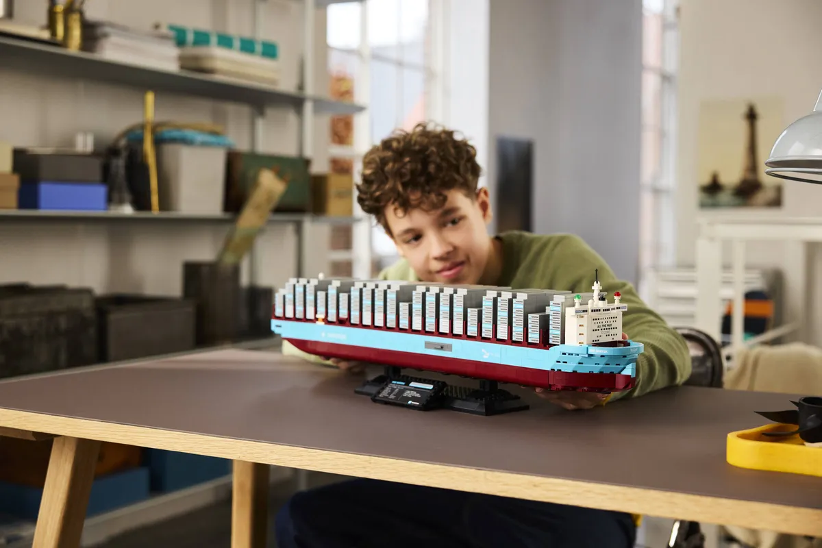 LEGO Maersk Dual-Fuel Container Vessel (40955) - Bild 8