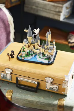 LEGO Mini Hogwarts™ Castle (40975) - image 9