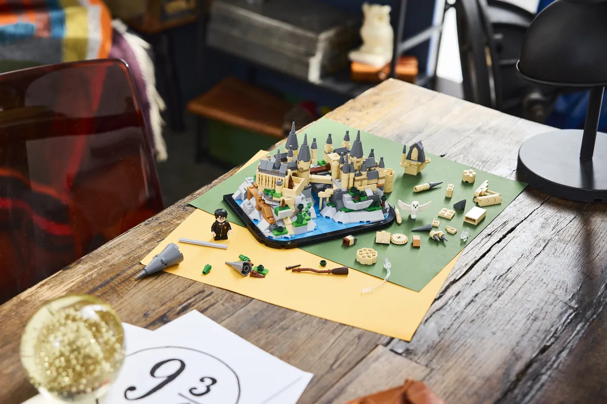 LEGO Mini Hogwarts™ Castle (40975) - image 10