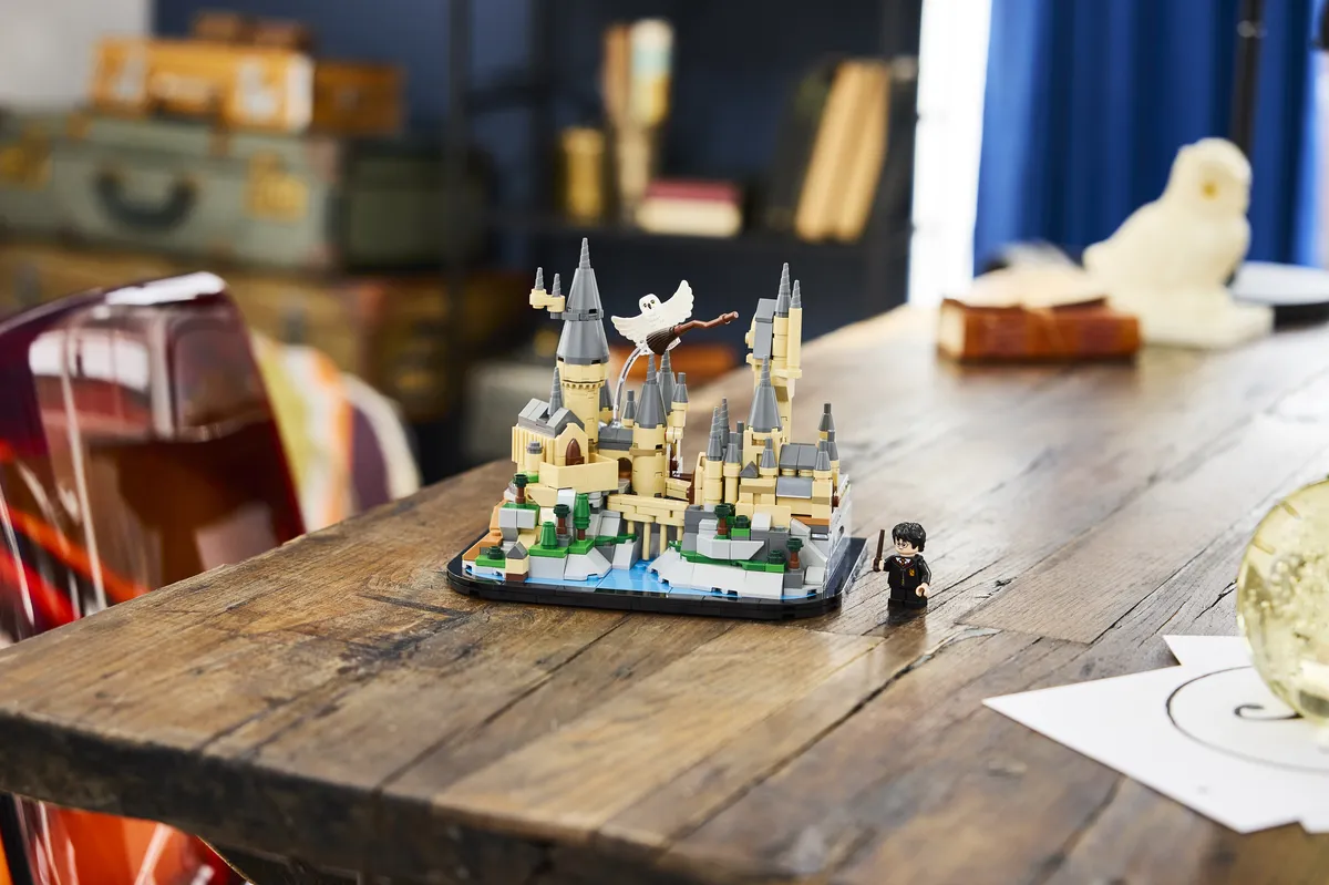 LEGO Mini Hogwarts™ Castle (40975) - image 11