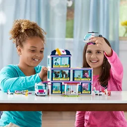 LEGO Heartlake Hospital (41318) - image 3