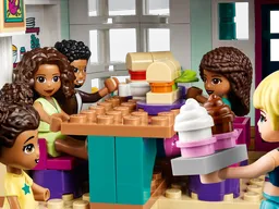 LEGO Andrea's Family House (41449) - image 8