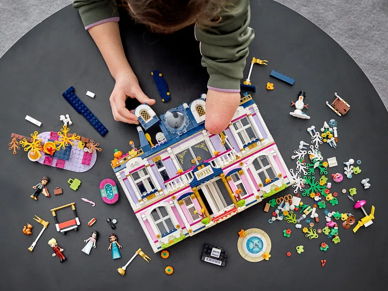 Heartlake City Grand Hotel by LEGO – product photo 22 of 25