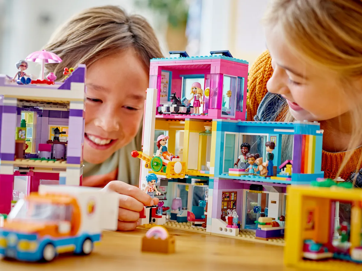 LEGO Main Street Building (41704) - image 15