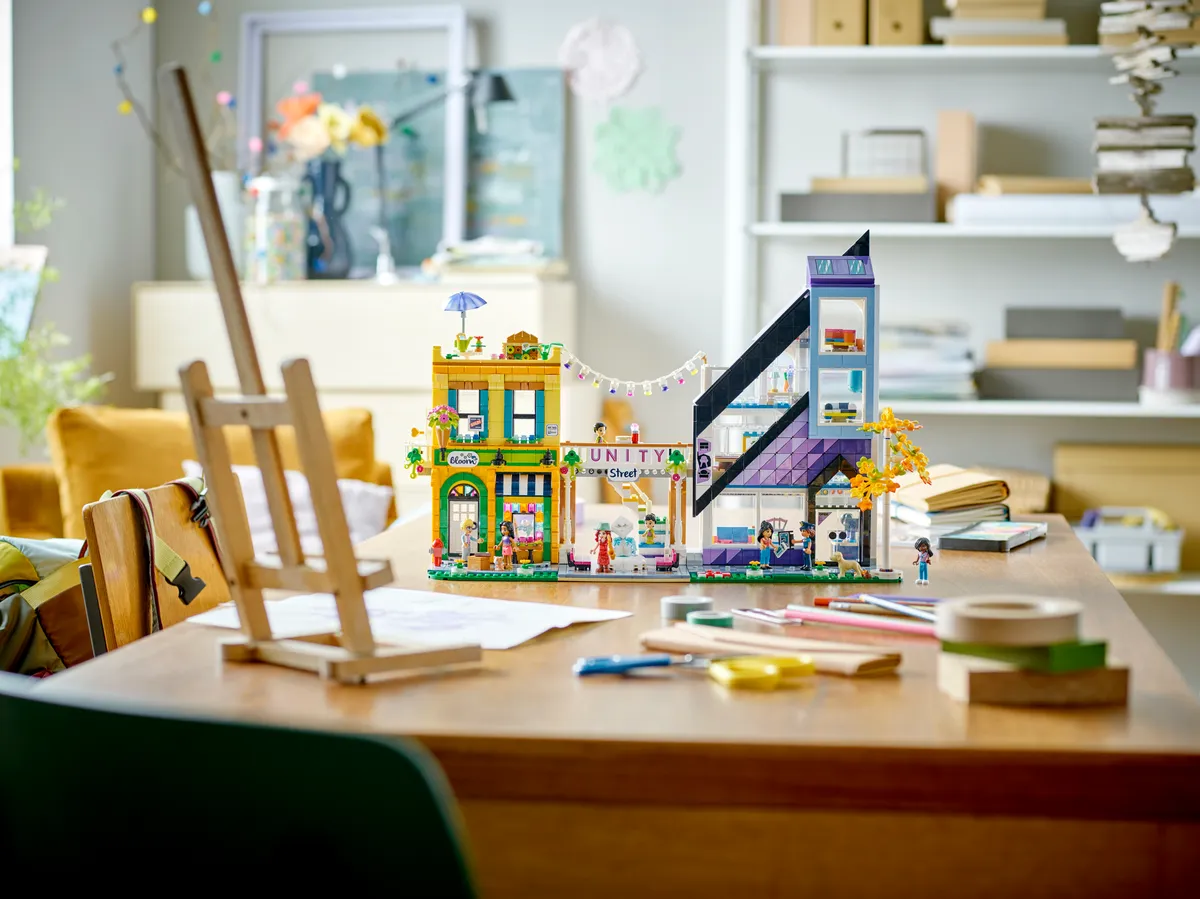 LEGO Downtown Flower and Design Stores (41732) - Bild 11