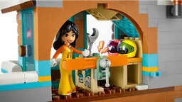 LEGO Holiday Ski Slope and Café (41756) - image 3