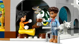 LEGO Holiday Ski Slope and Café (41756) - image 5