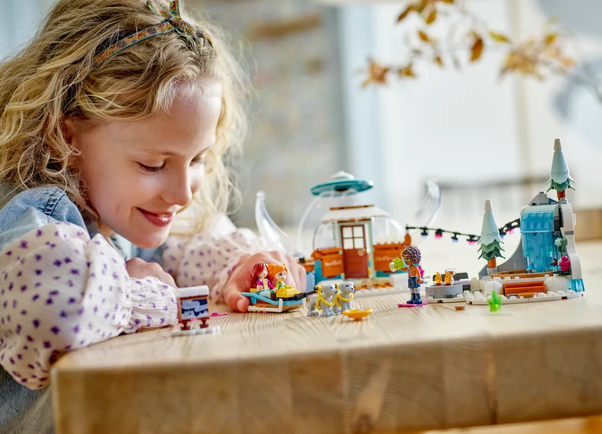 LEGO Igloo Holiday Adventure (41760) - Bild 7