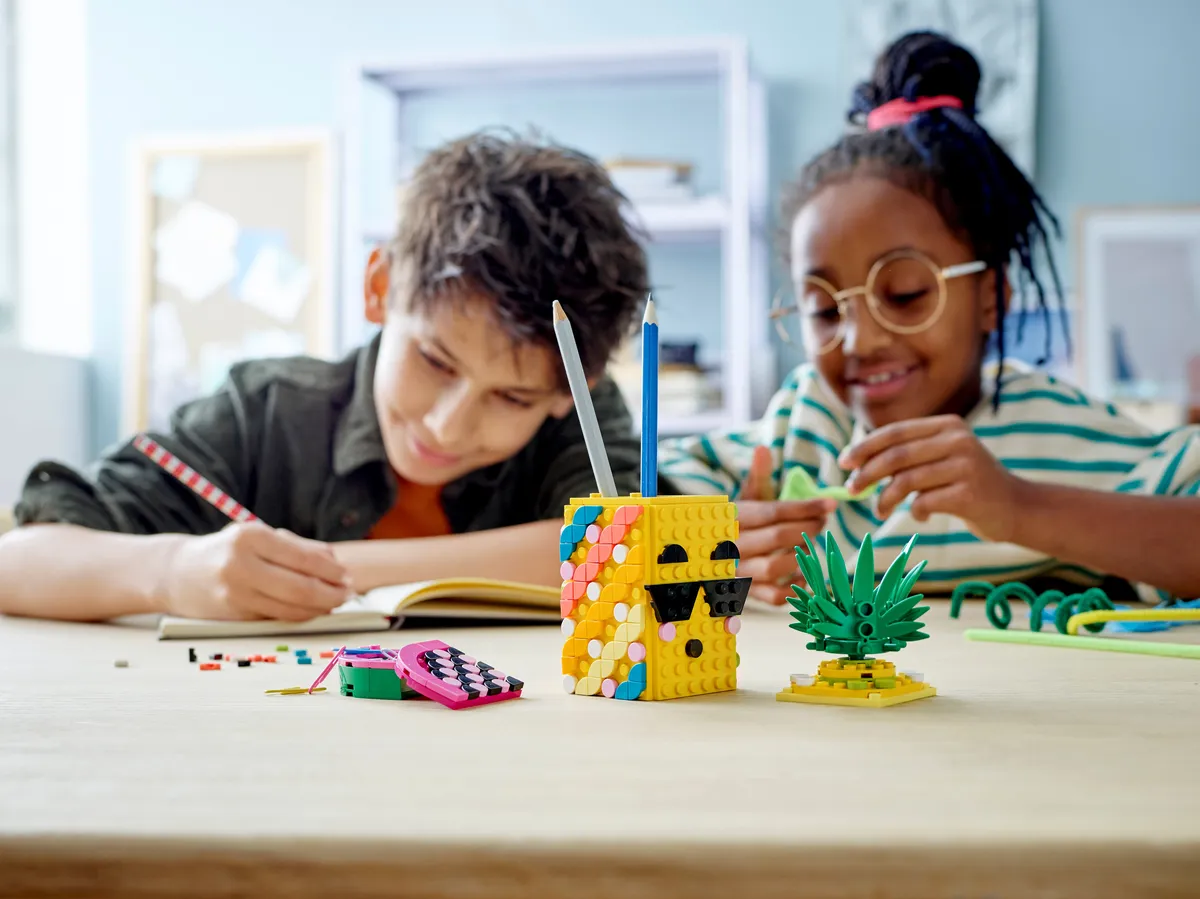 LEGO Pineapple Pencil Holder (41906) - Bild 8