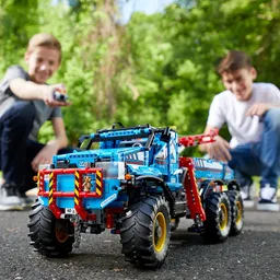 LEGO 6x6 All Terrain Tow Truck (42070) - image 4
